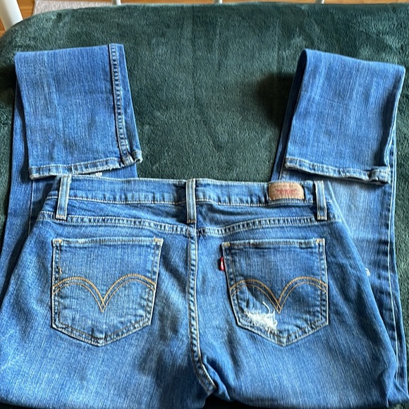 Women Levi’s Denim - Picture 5 of 8